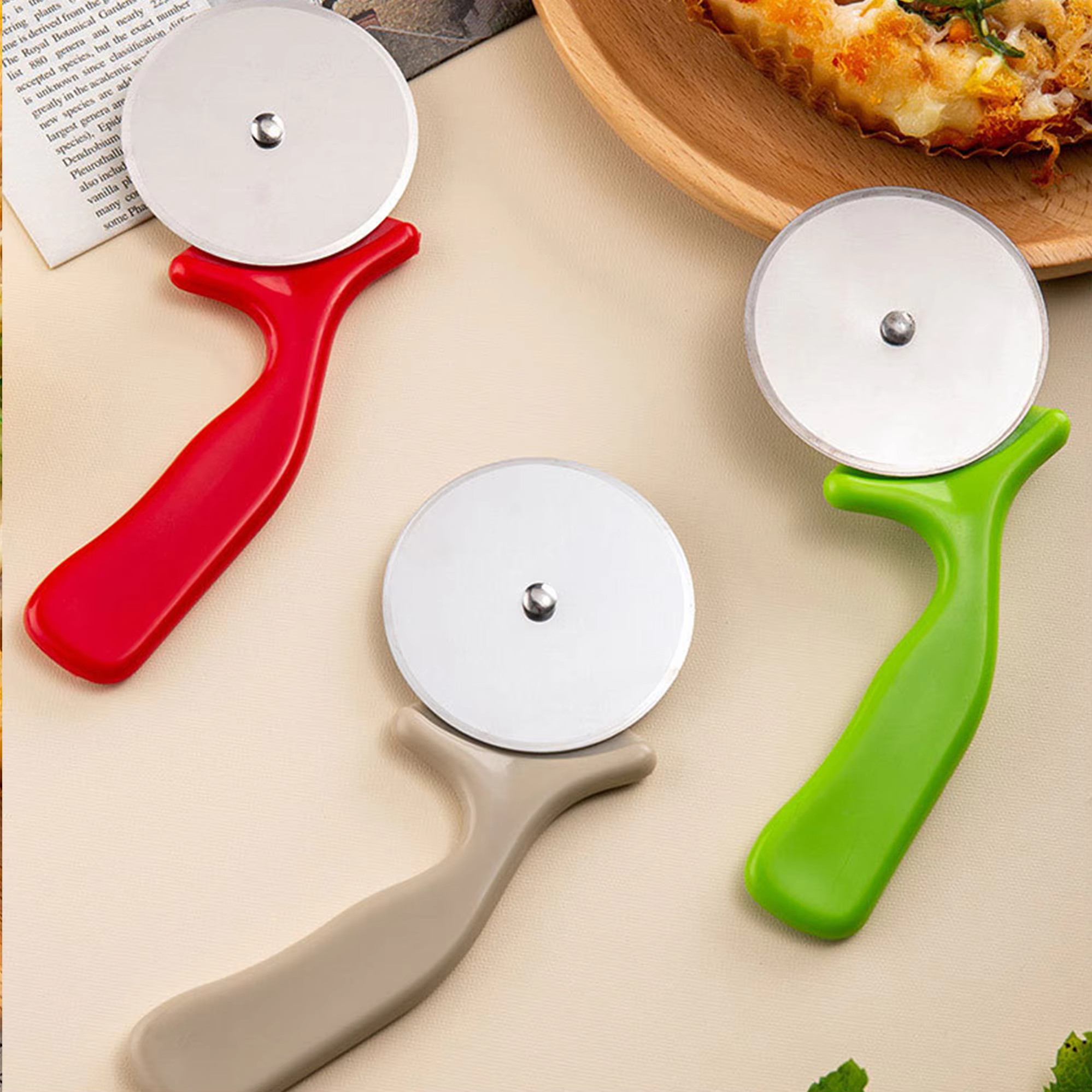 Nonstick Round Pie Pizza Cutter Comfort Handle Handheld Pastry Pizza Slicer Knife Sharp Blade Stainless Steel Wheel Pizza Cutter detail 2